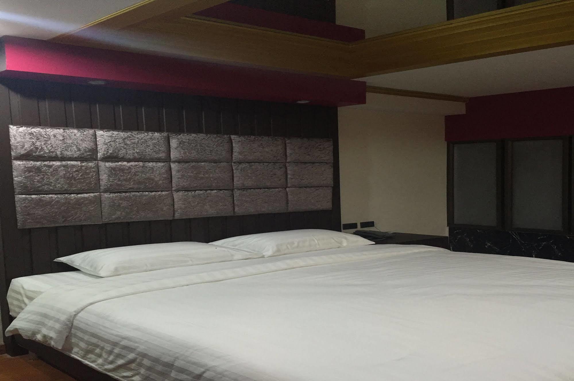 Grand Pink Hotel Hatyai Hatjaj Kültér fotó